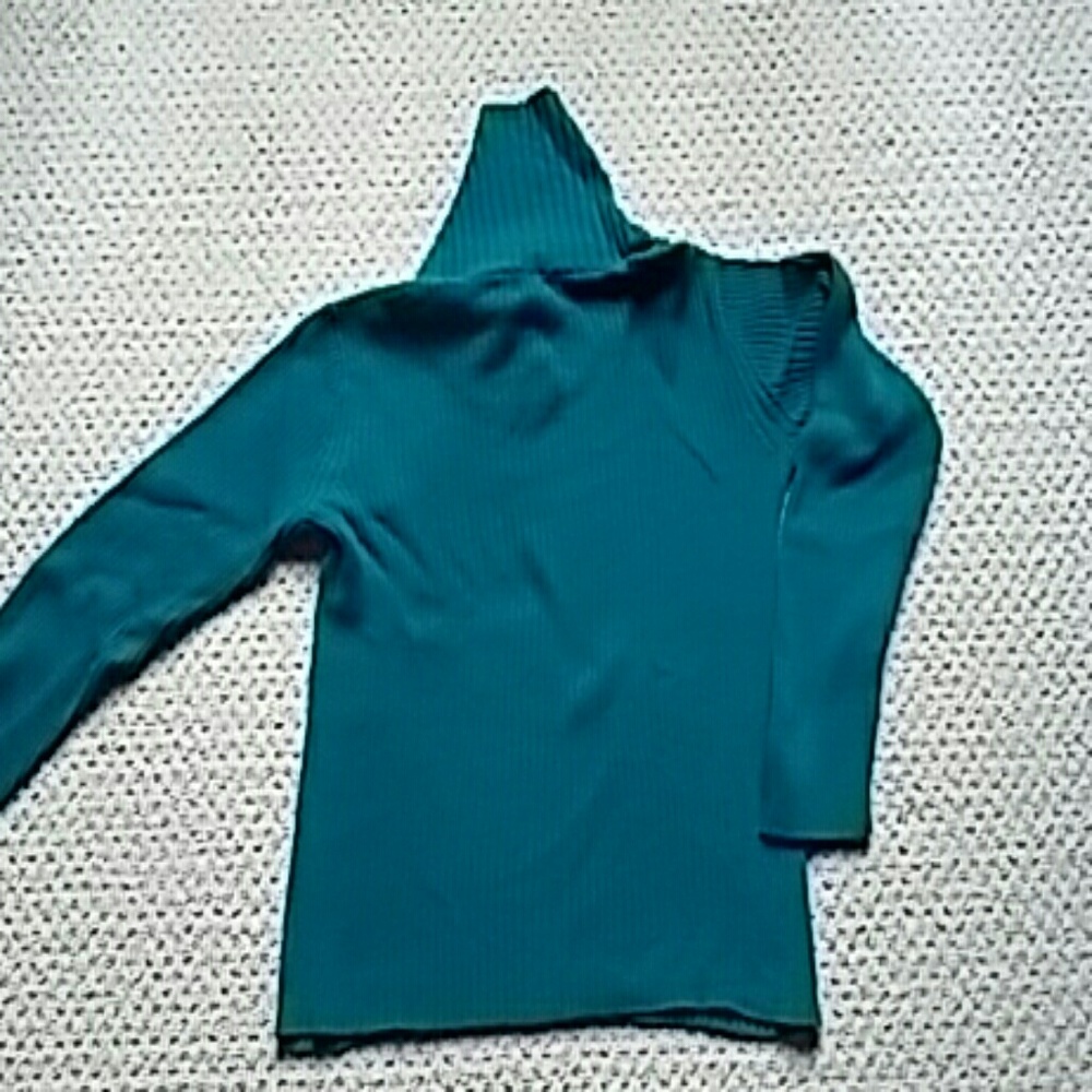 Sweater - Picture 2 of 4